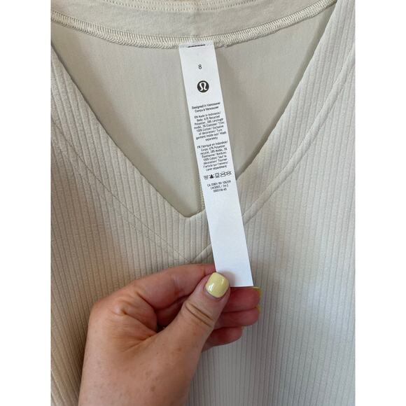 Lululemon Off White Softstreme Ribbed Relaxed Fit V Neck Short Sleeve Tee Size 8 - Picture 4 of 10